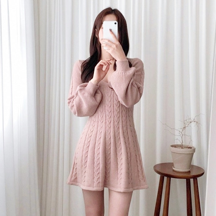 Vネックケーブルニットフレアワンピース