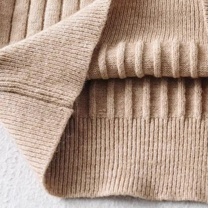 ラウンドネッククロップドトップス