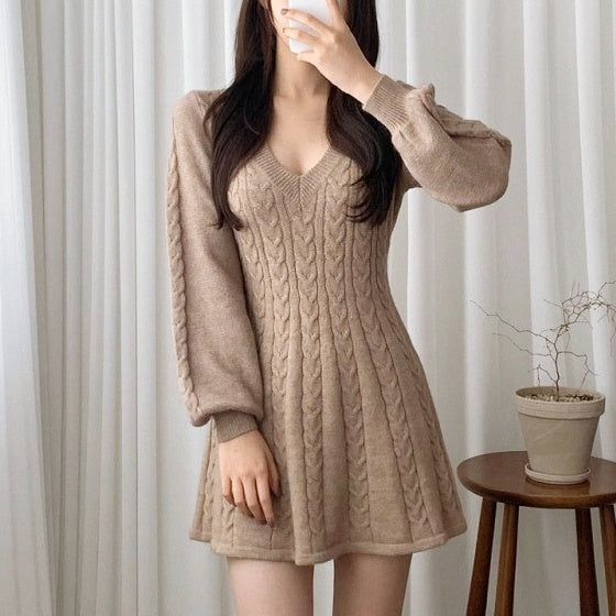 Vネックケーブルニットフレアワンピース