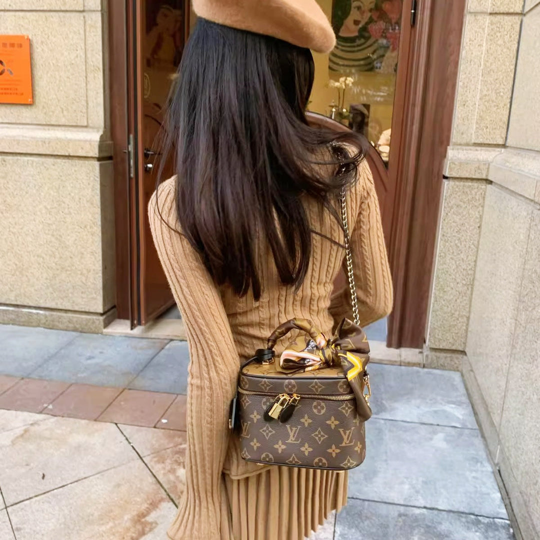 Vネックケーブルニットスカートアップ