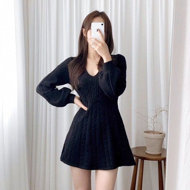 Vネックケーブルニットフレアワンピース