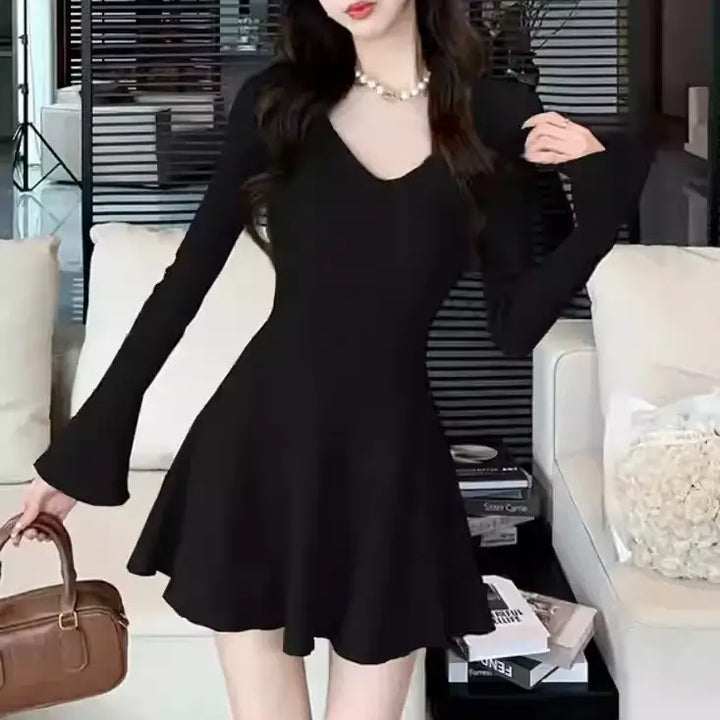 Vネックリブニットフレアワンピース